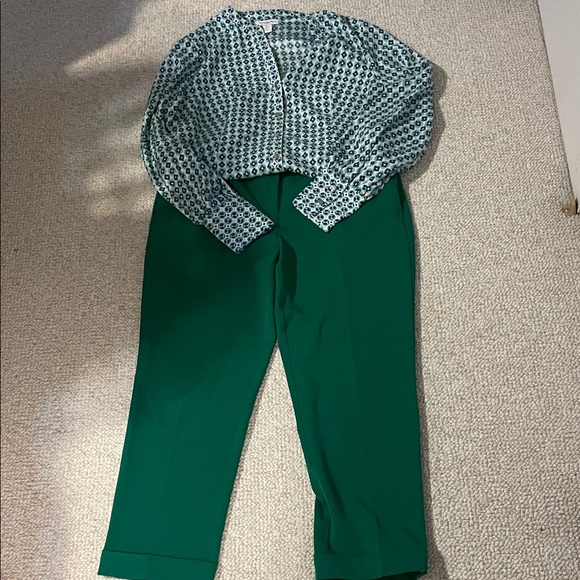 LOFT Other - LOFT Green and White Geometric Women's Set